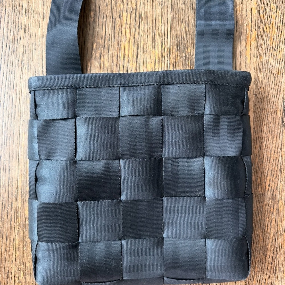 Original Harvey’s Seatbelt Crossbody Bag - Picture 2 of 9